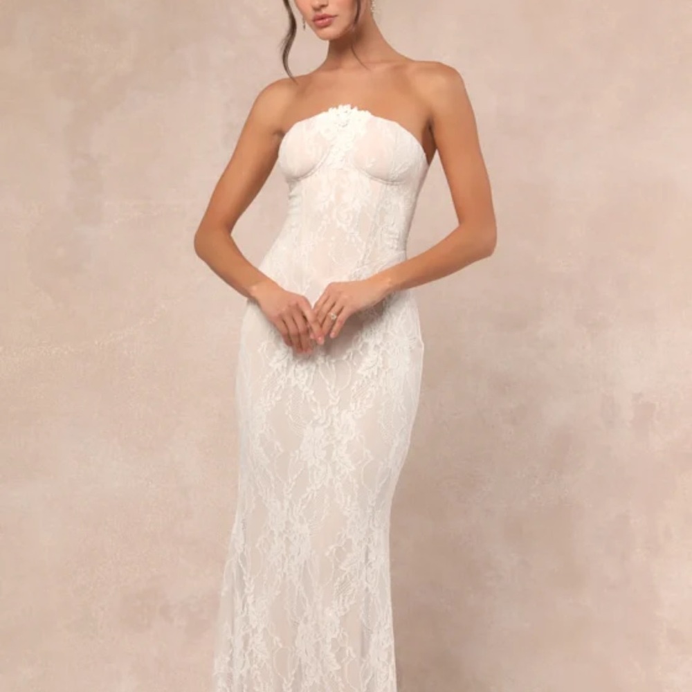 Lulu’s Valeria white strapless lace bustier dress